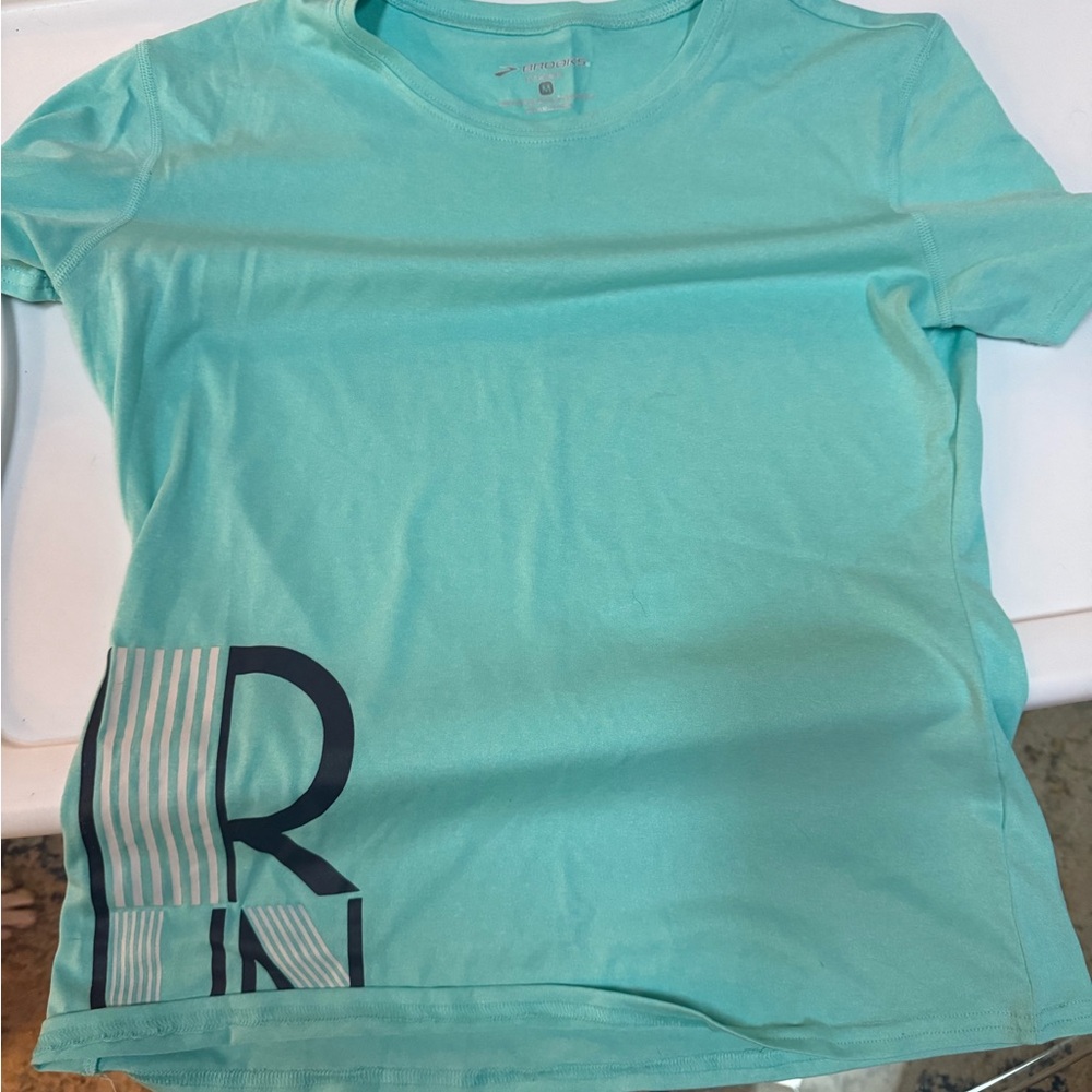Brooks short sleeve dri-fit top
